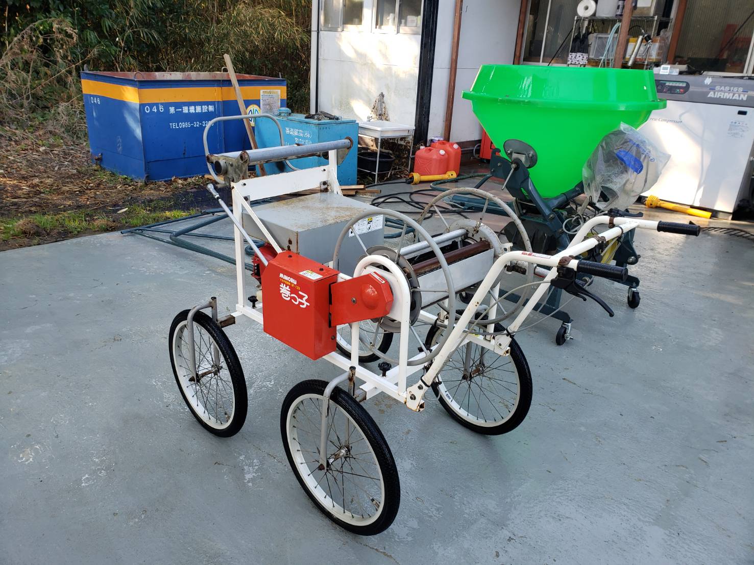 宮崎県みのる産業　マルチ回収機　W-12A