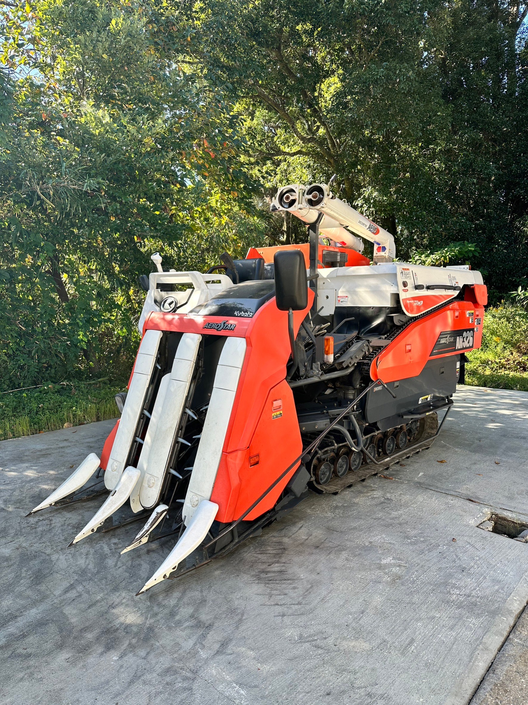 宮崎県クボタ　コンバイン　AR326
