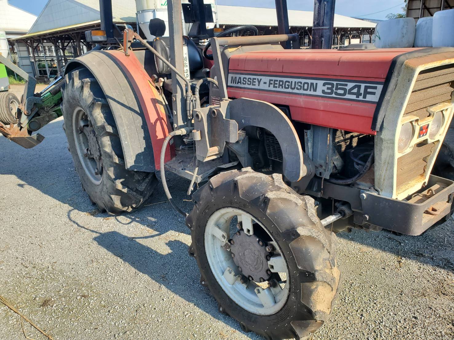 鹿児島県マッセイファーガソン　トラクター　354F