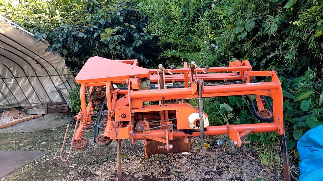宮崎県クボタ　大根掘取機　K-DH100